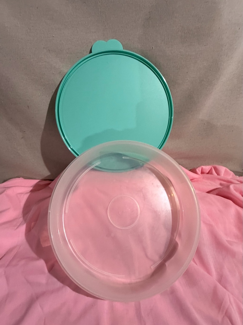 Tupperware Green Plastic Food Storage Lid and Clear Bowl Set
